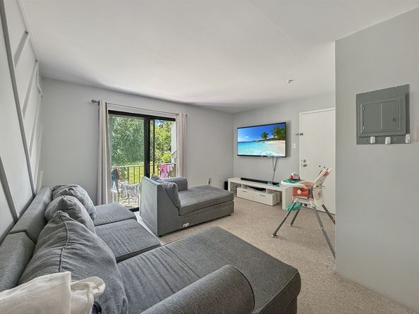 2 Village Way 6, Natick MA 01760
