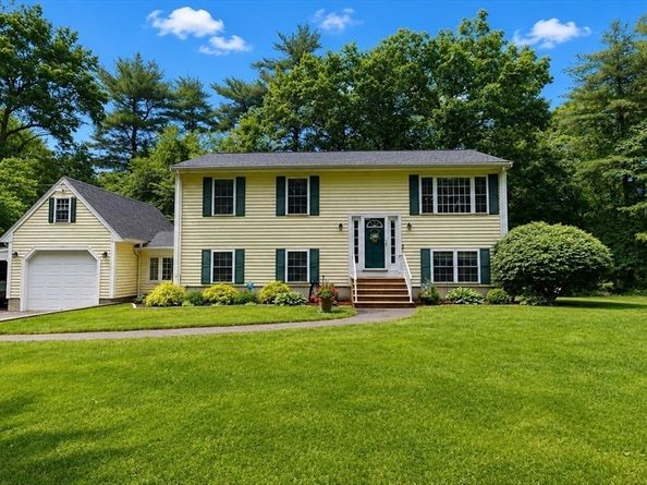 233 Tispaquin St, Middleboro MA 02346