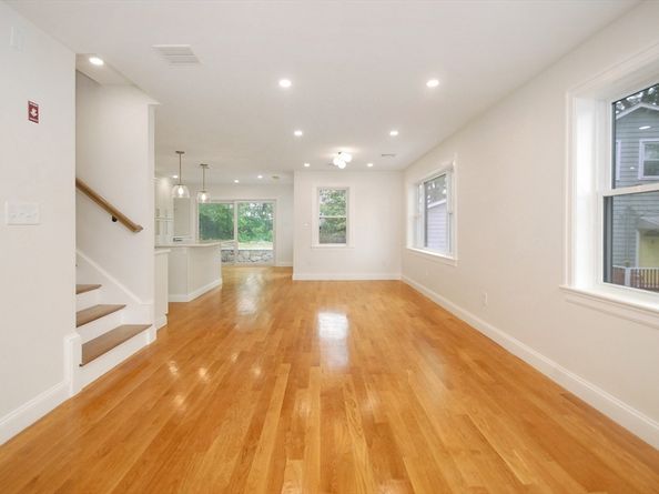 9 Ledge St, Melrose MA 02176
