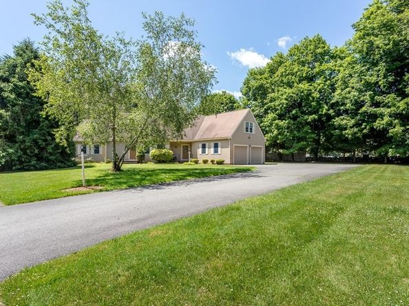 140 Grace Ln, Stoughton MA 02072
