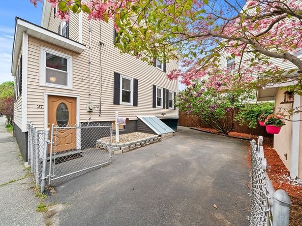 27 Park St, Woburn MA 01801