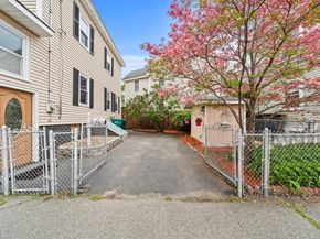 27 Park St, Woburn MA 01801