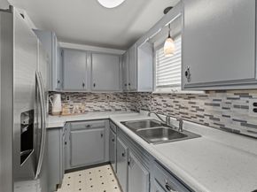 27 Park St, Woburn MA 01801