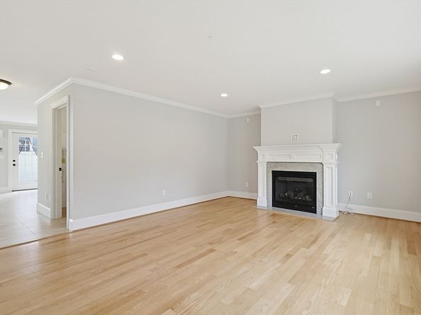 1362 Great Plain Ave 1, Needham MA 02492