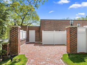 63 Garden Rd C5, Wellesley MA 02481