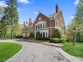 63 Garden Rd C5, Wellesley MA 02481