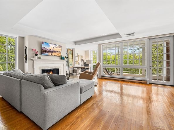 63 Garden Rd C5, Wellesley MA 02481