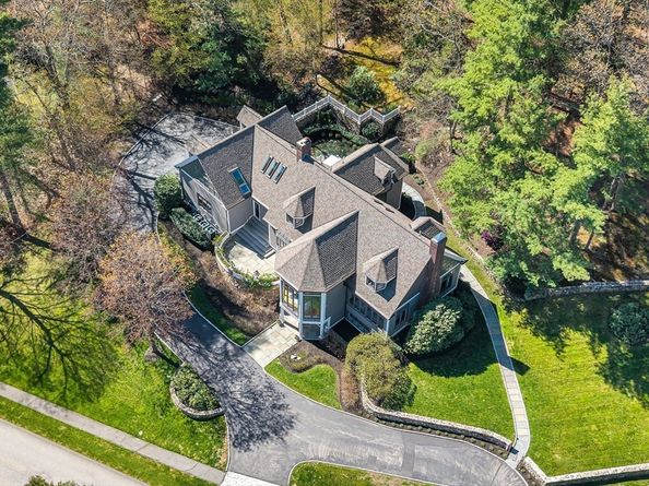 1 Graystone Ln, Weston MA 02493