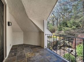 1 Graystone Ln, Weston MA 02493