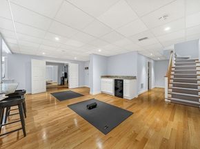 1 Graystone Ln, Weston MA 02493