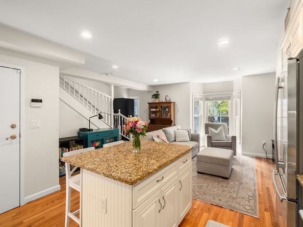 314 W 4th St 3, Boston MA 02127