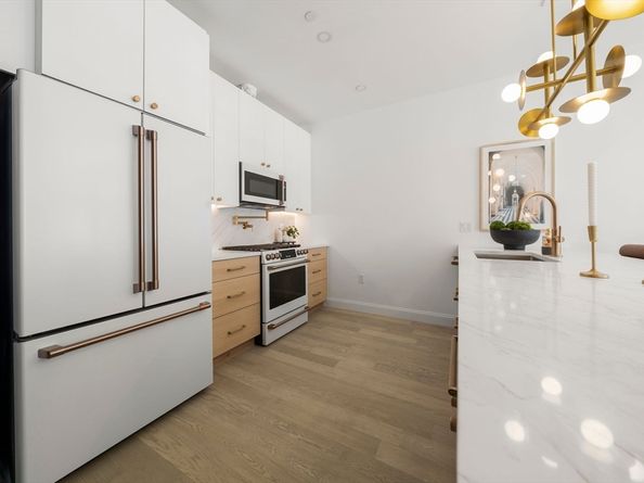 51 North Margin St uph4, Boston MA 02113