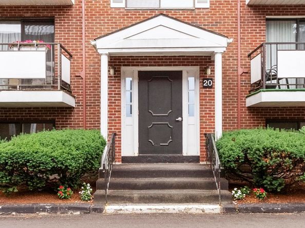 20 Colonial Drive 10, Andover MA 01810