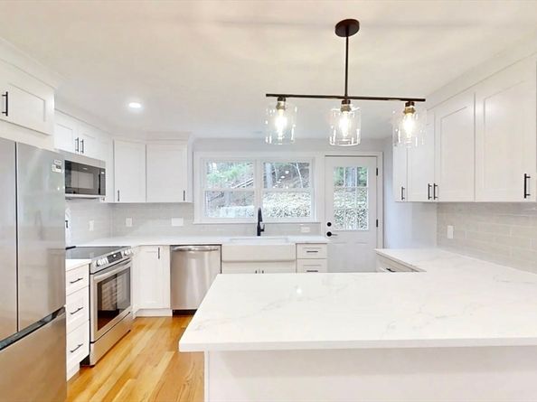 8 Reardon Rd, Hudson MA 01749