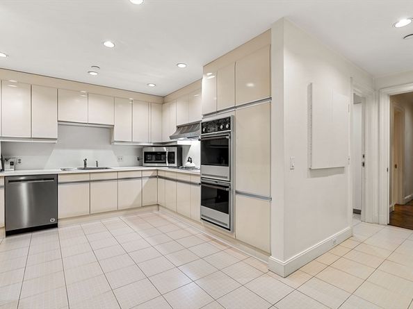 2 Commonwealth Avenue 15EF, Boston MA 02116