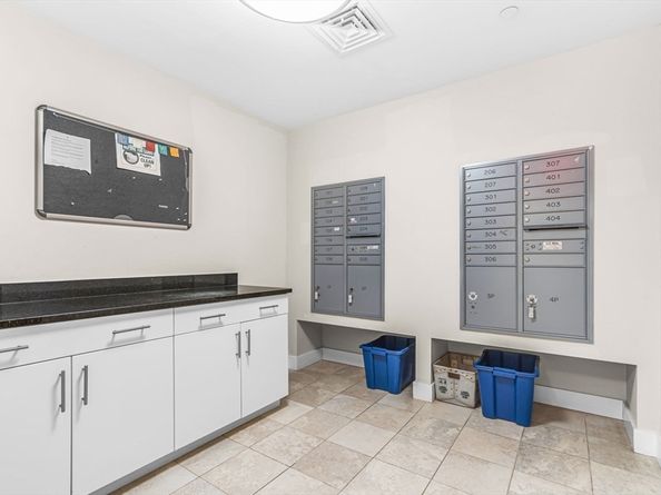 321 Hammond Pond Parkway 103, Brookline MA 02467