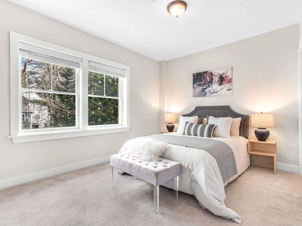 321 Hammond Pond Parkway 103, Brookline MA 02467