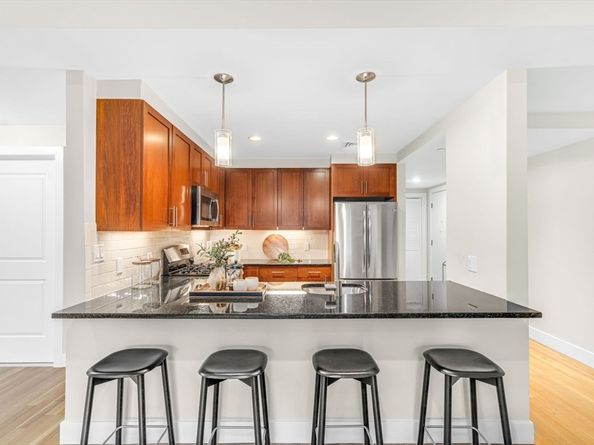 321 Hammond Pond Parkway 103, Brookline MA 02467