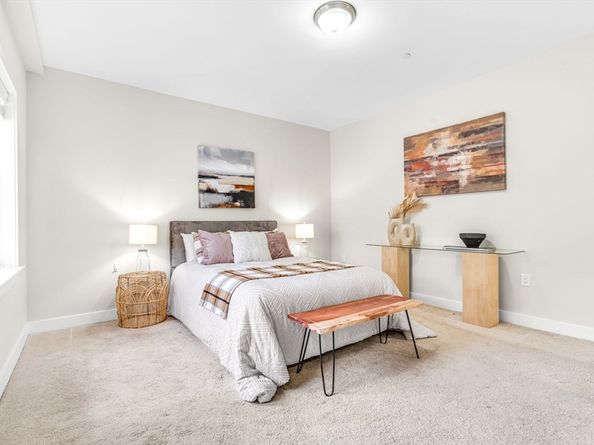 321 Hammond Pond Parkway 103, Brookline MA 02467