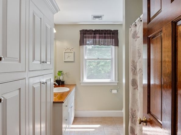 126 Georgetown Rd, West Newbury MA 01985