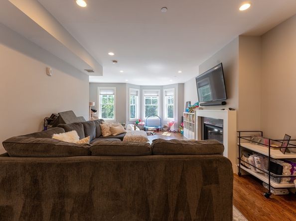 583 Baker St 583, Boston MA 02132