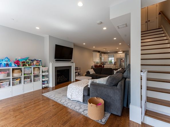 583 Baker St 583, Boston MA 02132