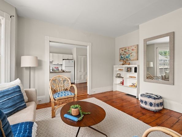 148-150 Pleasant St 2, Marblehead MA 01945