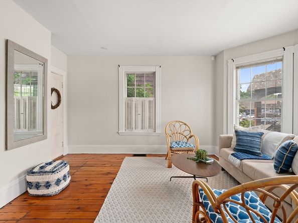 148-150 Pleasant St 2, Marblehead MA 01945