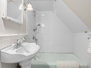 148-150 Pleasant St 2, Marblehead MA 01945