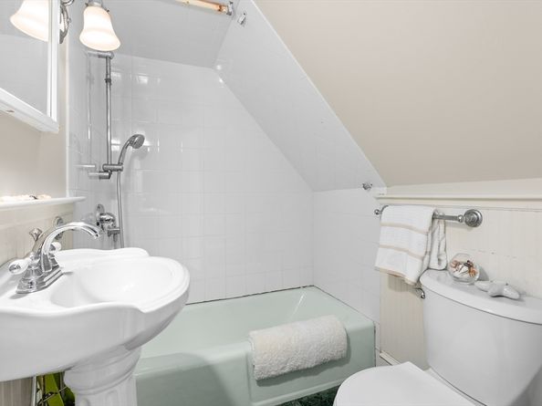 148-150 Pleasant St 2, Marblehead MA 01945