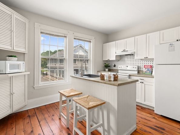 148-150 Pleasant St 2, Marblehead MA 01945