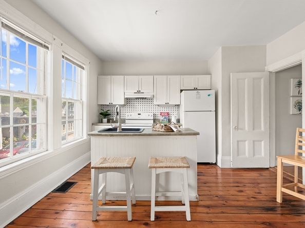 148-150 Pleasant St 2, Marblehead MA 01945