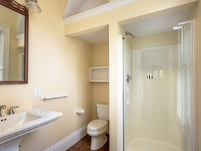 13 Cottage St, Marion MA 02738