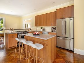 13 Cottage St, Marion MA 02738