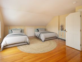 13 Cottage St, Marion MA 02738