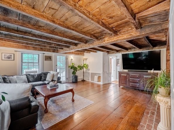 43 Mill Rd, North Andover MA 01845