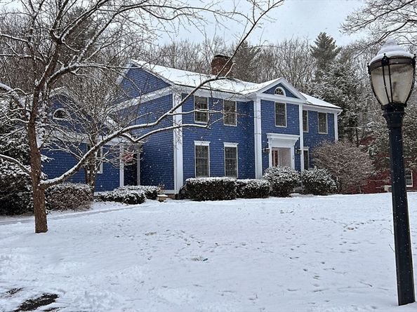 28 Woodside Cir, Sturbridge MA 01566