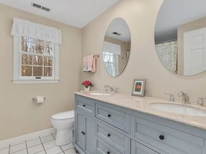 28 Woodside Cir, Sturbridge MA 01566
