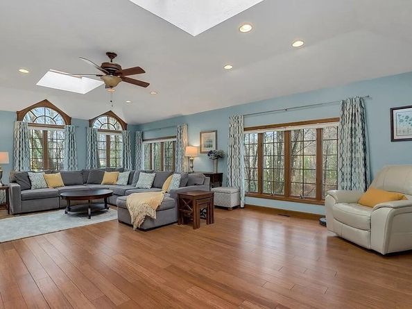 28 Woodside Cir, Sturbridge MA 01566