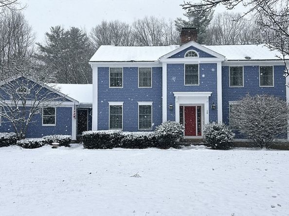 28 Woodside Cir, Sturbridge MA 01566