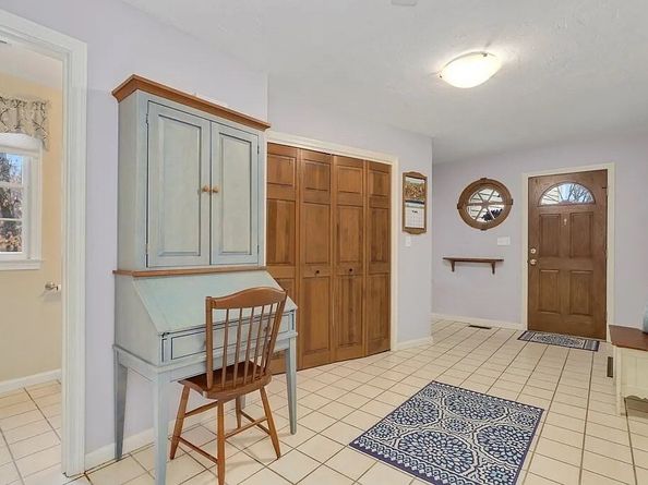 28 Woodside Cir, Sturbridge MA 01566