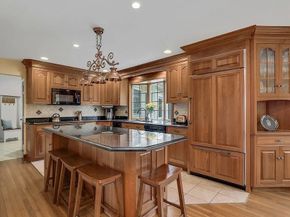 28 Woodside Cir, Sturbridge MA 01566