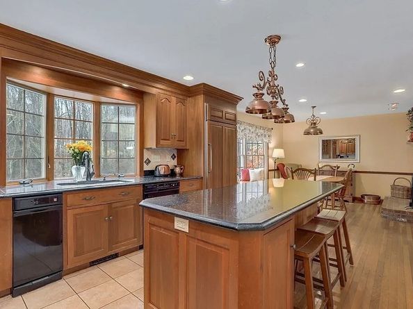 28 Woodside Cir, Sturbridge MA 01566