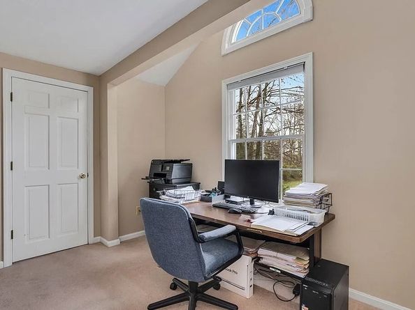 28 Woodside Cir, Sturbridge MA 01566