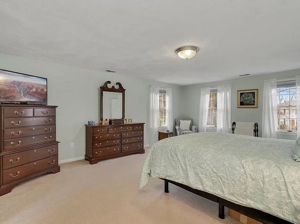 28 Woodside Cir, Sturbridge MA 01566