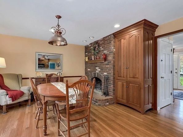 28 Woodside Cir, Sturbridge MA 01566