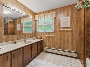 709 Walnut Plain Rd, Rochester MA 02770
