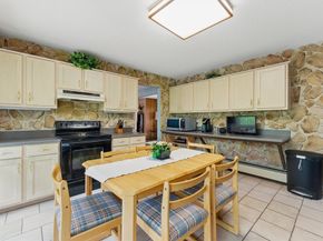 709 Walnut Plain Rd, Rochester MA 02770