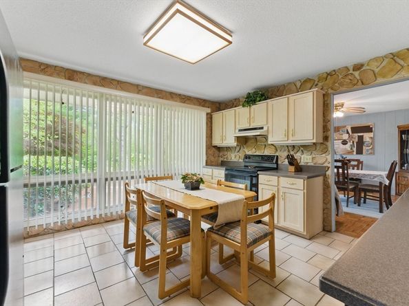 709 Walnut Plain Rd, Rochester MA 02770