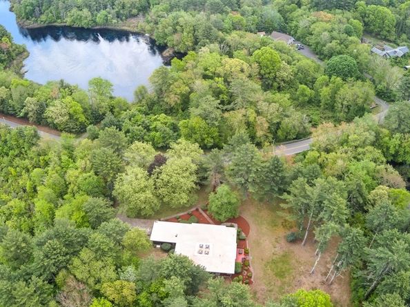 709 Walnut Plain Rd, Rochester MA 02770